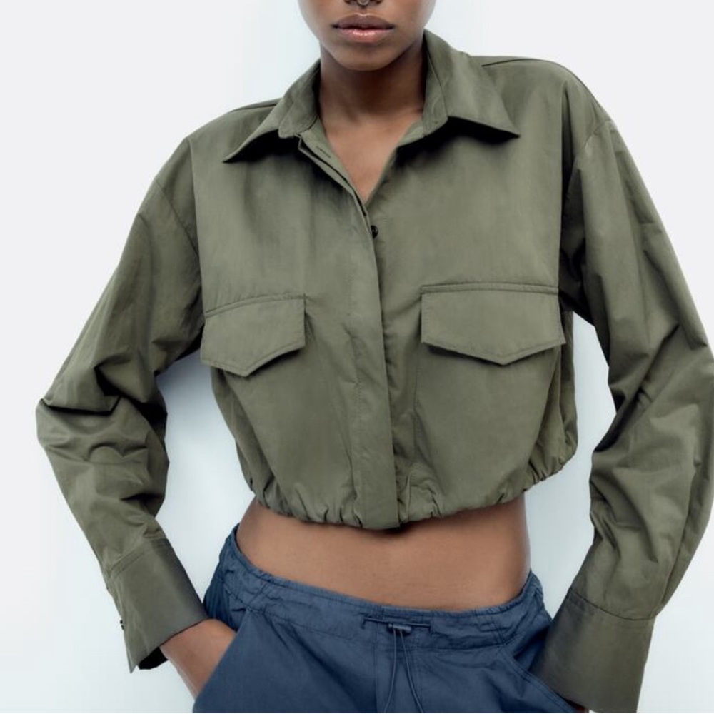 Zara semi-cropped jacket with scrunch at the bottom new with tag size “L”
